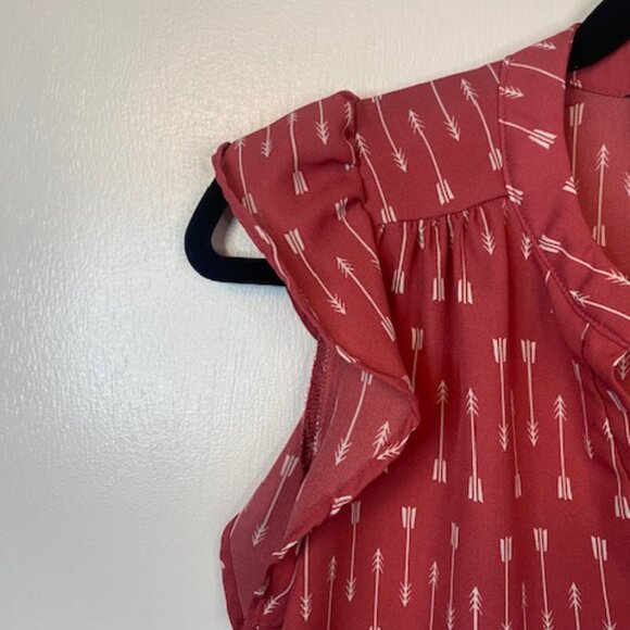 Lipslide Pink with white arrow sleeveless blouse - Picture 3 of 6